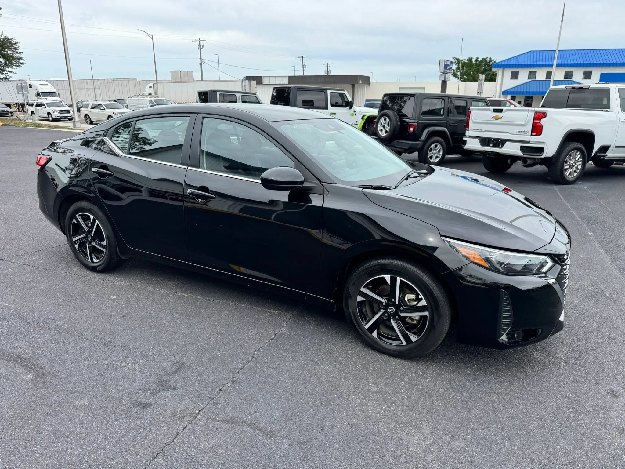 Used 2025 Nissan Sentra SV FWD image 2