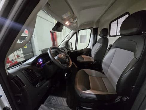Used 2024 RAM ProMaster 2500 w/ Convenience Group image 5
