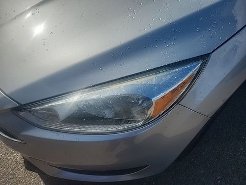 Used 2016 Ford Focus SE FWD image 6