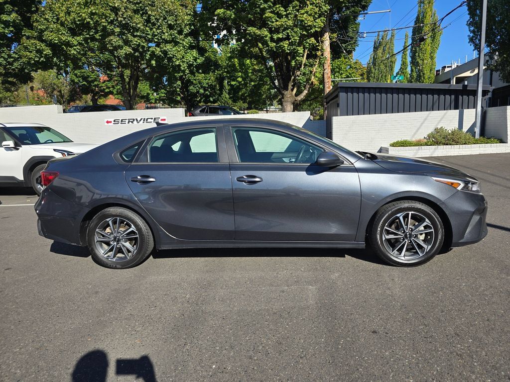 Used 2024 Kia Forte LXS FWD image 2