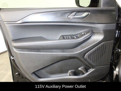 New 2025 Jeep Grand Cherokee Altitude image 15