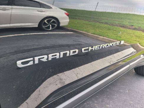 Used 2024 Jeep Grand Cherokee Limited w/ Luxury Tech Group II RWD image 9