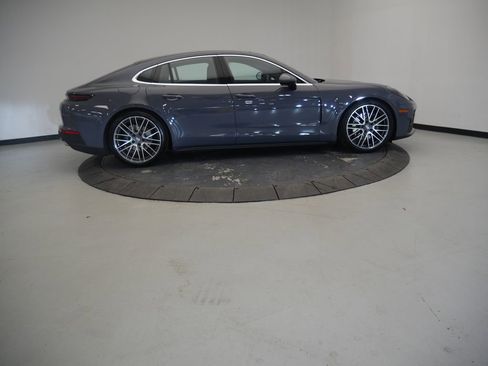 Certified 2025 Porsche Panamera image 8