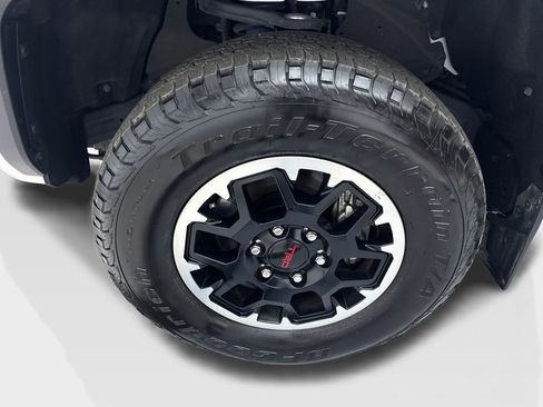 Used 2024 Toyota Tacoma TRD Off-Road AWD/4WD image 85