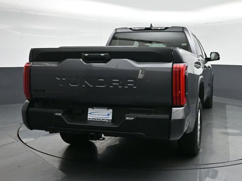 Used 2022 Toyota Tundra SR5 w/ SR5 Convenience Package image 6