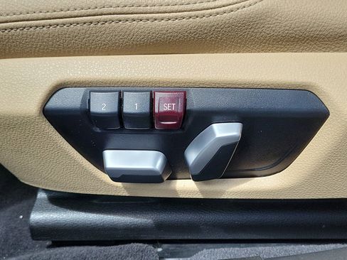 Used 2017 BMW 320i Sedan image 13