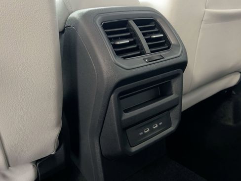 New 2026 Volkswagen Taos SE image 31