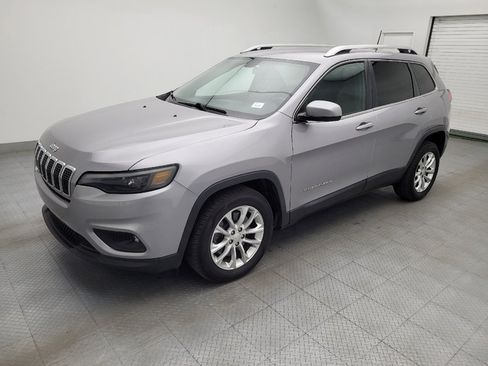Used 2019 Jeep Cherokee Latitude w/ Popular Appearance Group FWD image 2