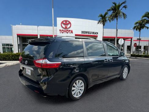 Used 2017 Toyota Sienna Limited Premium AWD/4WD image 7
