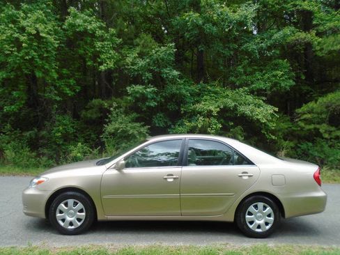 Used 2004 Toyota Camry LE FWD image 8
