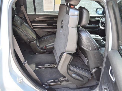 Used 2023 Jeep Grand Cherokee L Laredo image 37