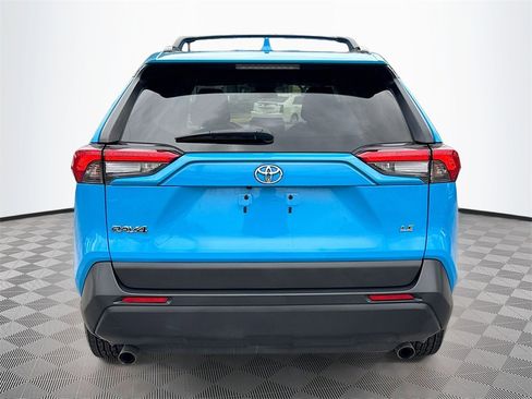 Used 2019 Toyota RAV4 LE image 7