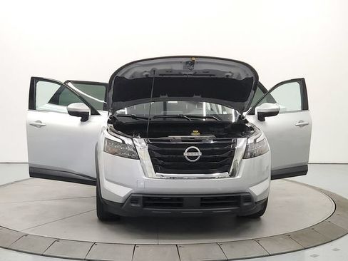 Used 2025 Nissan Pathfinder SV AWD/4WD image 10