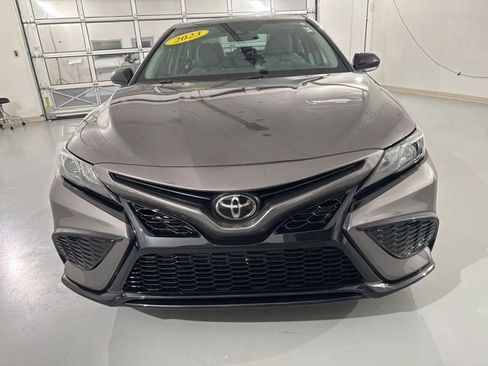 Used 2023 Toyota Camry SE FWD image 2