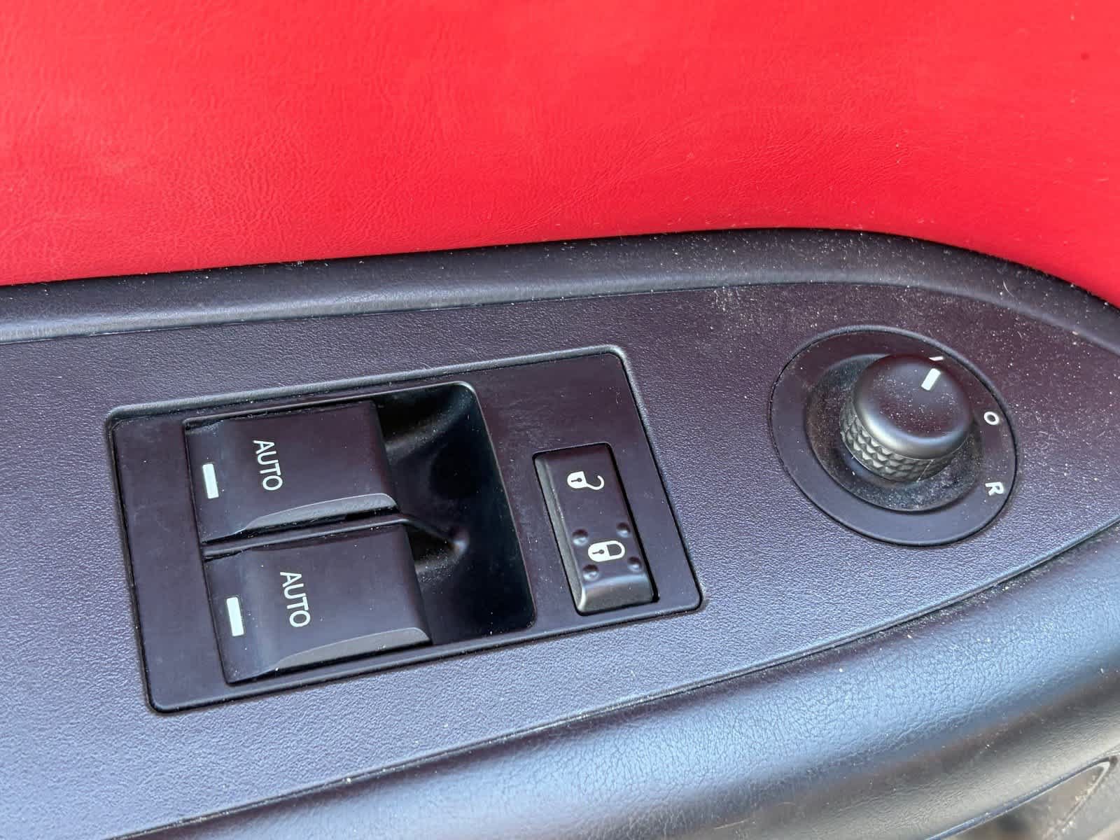 Used 2014 Dodge Challenger SXT RWD image 6
