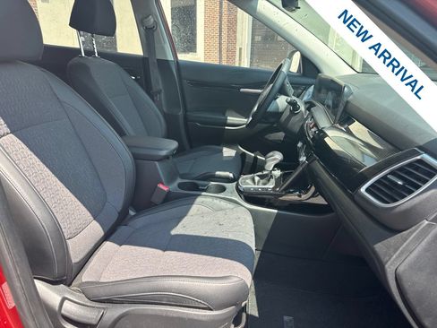 Used 2025 Kia Seltos S AWD/4WD image 9