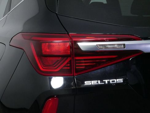 Used 2023 Kia Seltos S w/ Navigation Package FWD image 14