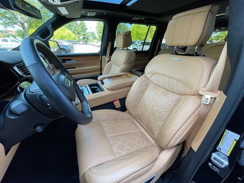 Used 2025 Jeep Grand Wagoneer Series III AWD/4WD image 24