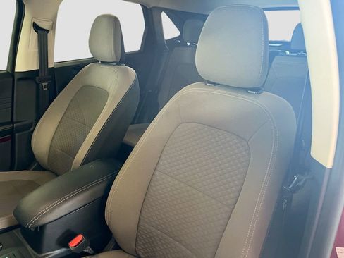 Used 2022 Ford Escape SE w/ SE Sport Appearance Package image 19