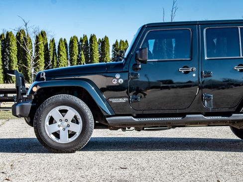 Used 2012 Jeep Wrangler Unlimited Sahara w/ Connectivity Group image 13