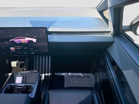 Used 2024 Tesla Cybertruck AWD Crew Cab image 18