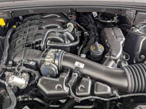 New 2025 Jeep Grand Cherokee Limited w/ Luxury Tech Group II image 10