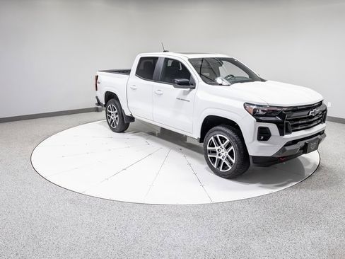 Used 2023 Chevrolet Colorado Z71 w/ Z71 Convenience Package 2 image 28