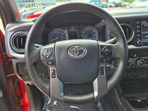 Used 2020 Toyota Tacoma TRD Sport w/ Technology Package AWD/4WD image 15