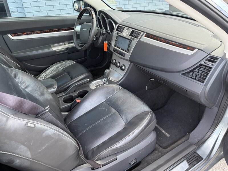 Used 2010 Chrysler Sebring Limited FWD image 10