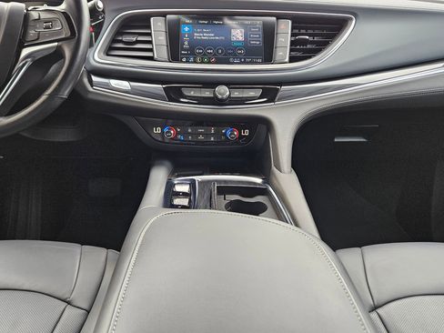 Used 2024 Buick Enclave Premium image 10