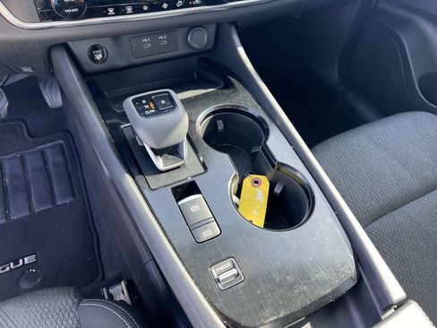 Certified 2025 Nissan Rogue SV FWD image 8