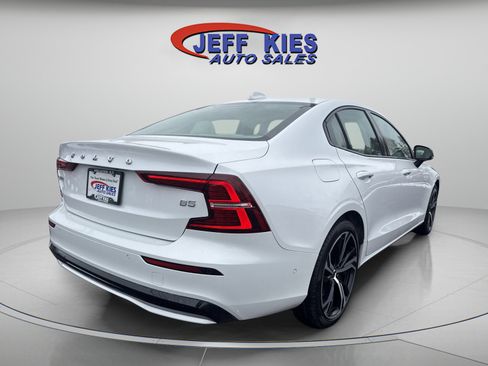 Used 2023 Volvo S60 B5 Plus image 5