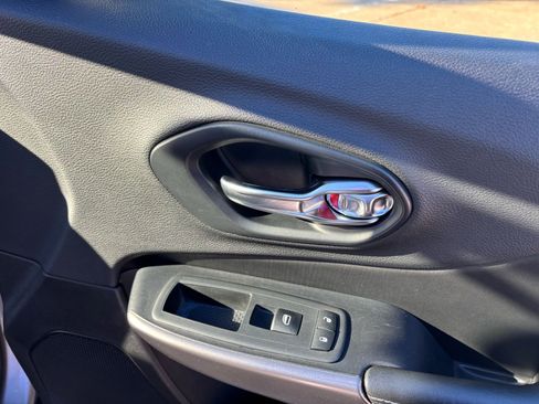 Used 2019 Jeep Cherokee Latitude w/ Popular Appearance Group image 17