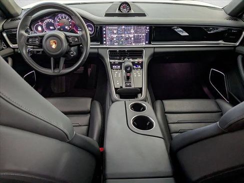 Used 2022 Porsche Panamera image 16