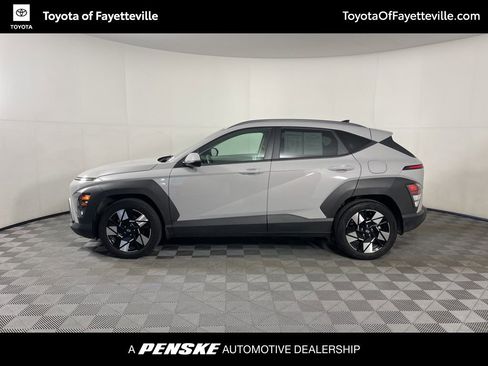 Used 2024 Hyundai Kona SEL w/ Convenience Package image 2