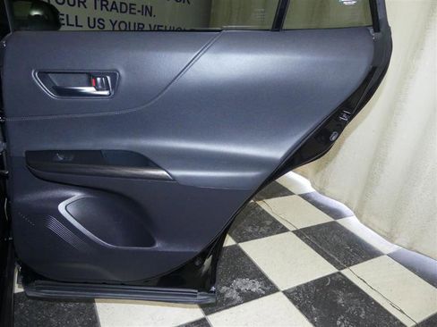 Used 2021 Toyota Venza XLE image 28