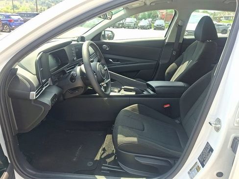 Certified 2024 Hyundai Elantra SE FWD image 13