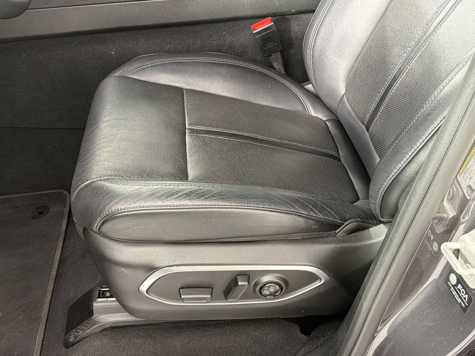 Used 2024 Jeep Wagoneer L Series II w/ Flexible Seating Group AWD/4WD image 15