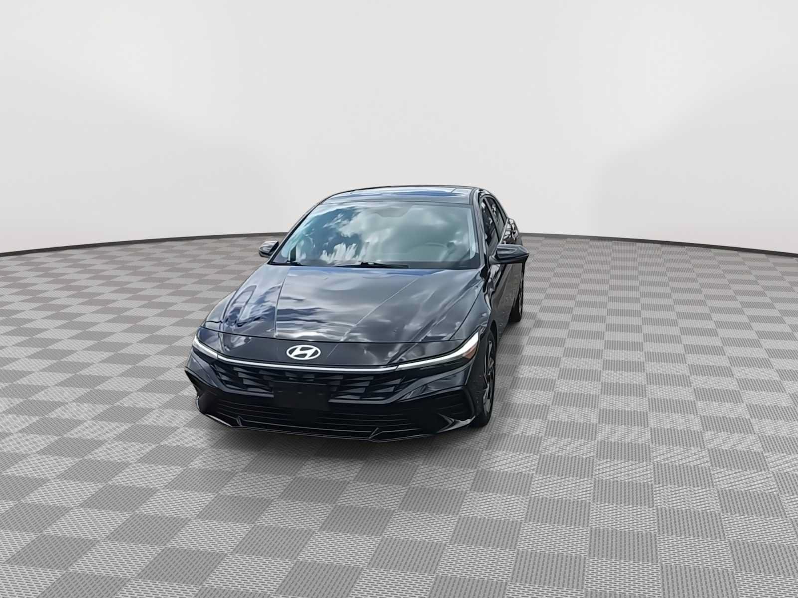 Used 2024 Hyundai Elantra Limited FWD image 3