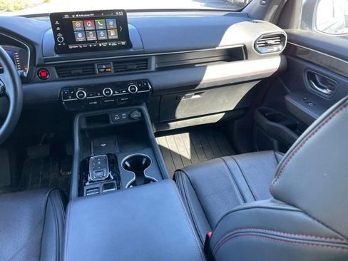 Used 2025 Honda Pilot Black Edition image 10