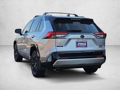 Used 2022 Toyota RAV4 XSE AWD/4WD image 7