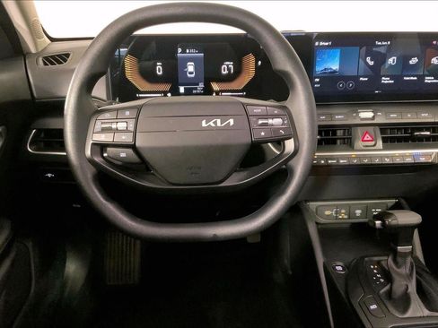 Used 2025 Kia K4 FWD image 5