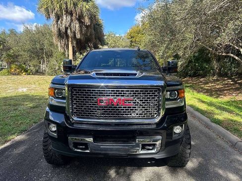 Used 2017 GMC Sierra 2500 Denali w/ Duramax Plus Package AWD/4WD image 2