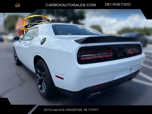 Used 2022 Dodge Challenger SXT w/ Plus Package RWD image 3