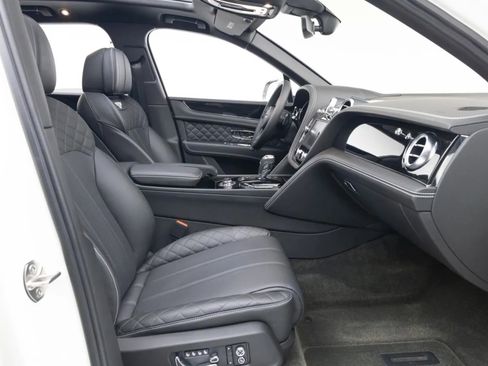 Used 2017 Bentley Bentayga AWD/4WD image 24