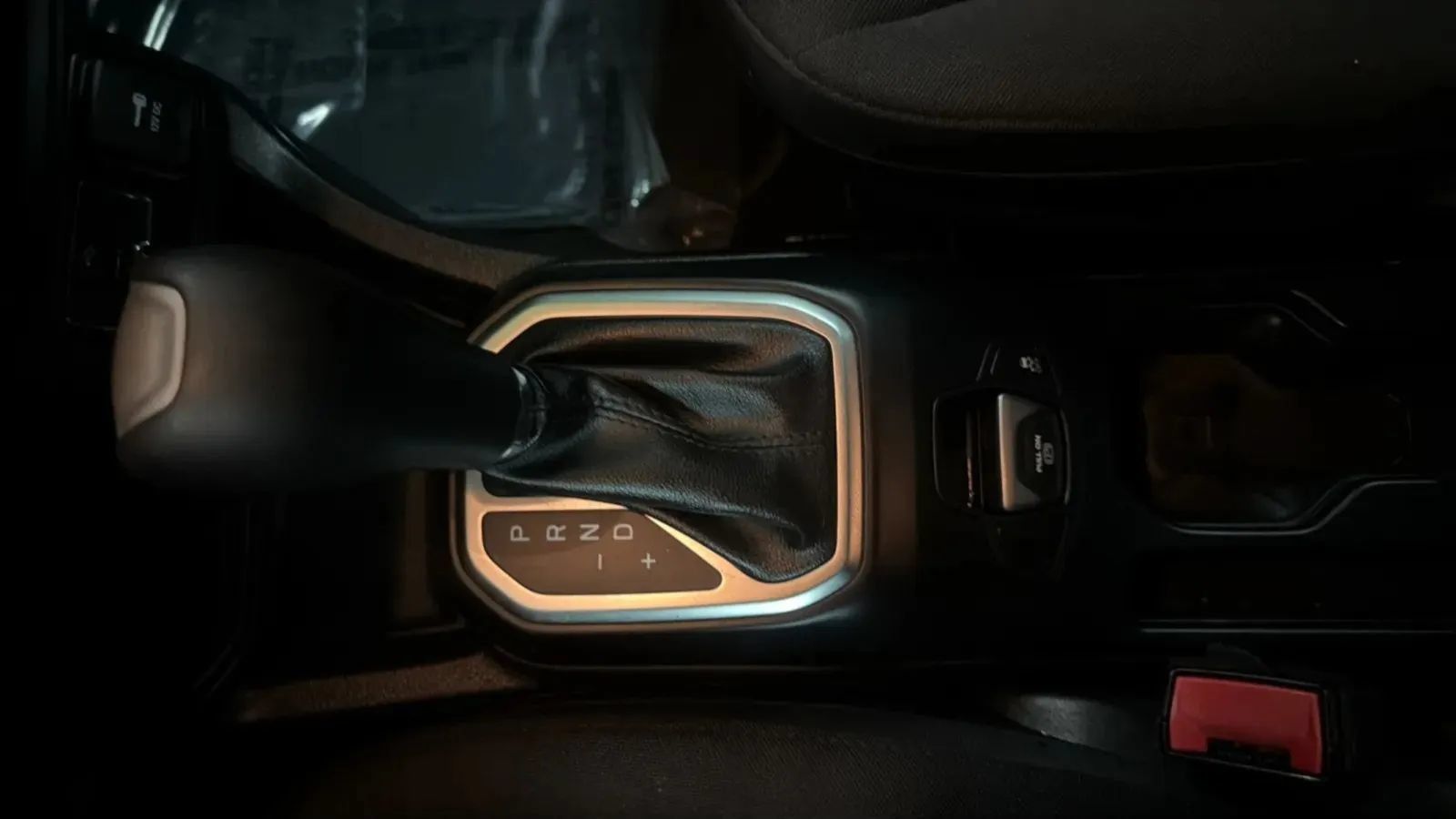 Used 2018 Jeep Renegade Altitude FWD image 13