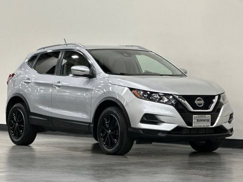 Used 2020 Nissan Rogue Sport SV FWD image 2