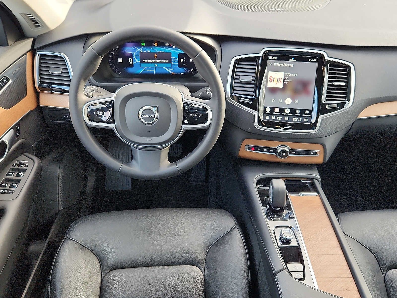 Certified 2023 Volvo XC90 B6 Plus AWD/4WD image 11