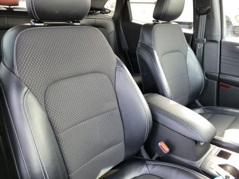 Used 2024 Ford Escape SE image 34