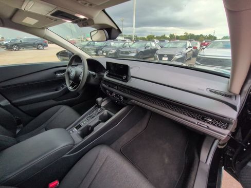 Used 2025 Honda Accord LX image 31
